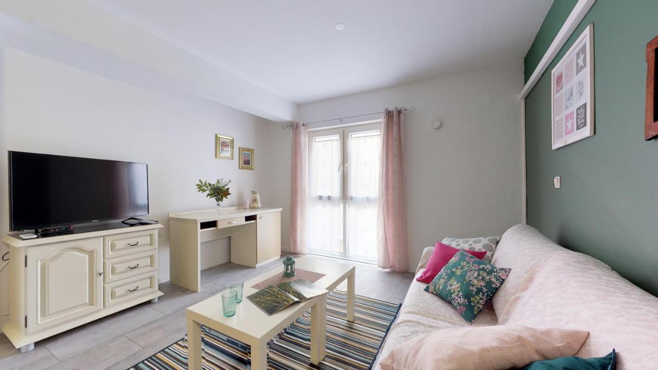 Mirta Deluxe Superior 5 Star Apartment, Your Piece Of Heaven By The Sea & Park, With Sea & Park View Novigrad Istria Esterno foto